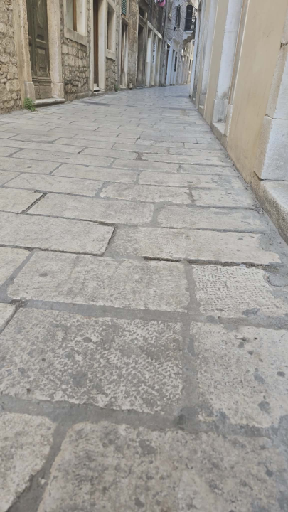 Stanari ogorčeni stanjem u centru Šibenika: ‘Kalete su šporke i zapuštene, grad nam je postao ruglo’