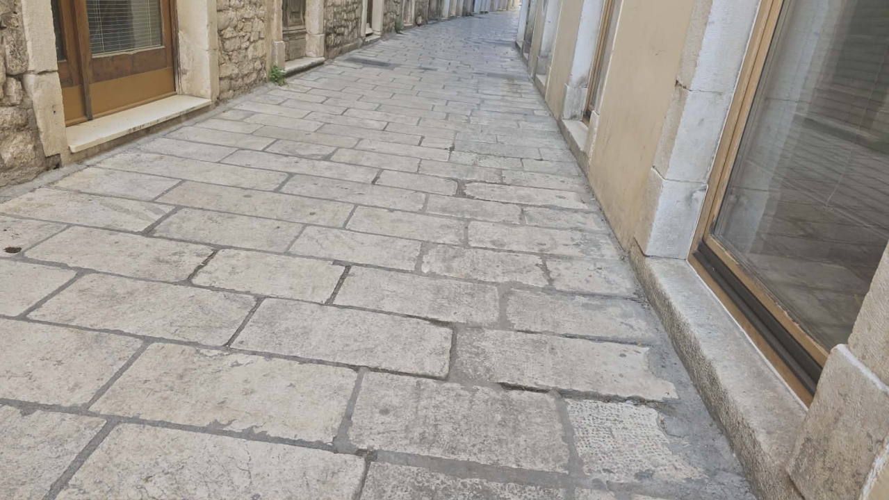 Stanari ogorčeni stanjem u centru Šibenika: ‘Kalete su šporke i zapuštene, grad nam je postao ruglo’