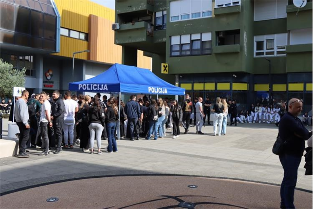 Policija u Šibeniku i Kninu održala Dane otvorenih vrata: Službeni psi Lara i Tigar opet glavne zvijezde