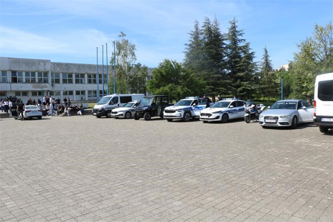 Policija u Šibeniku i Kninu održala Dane otvorenih vrata: Službeni psi Lara i Tigar opet glavne zvijezde