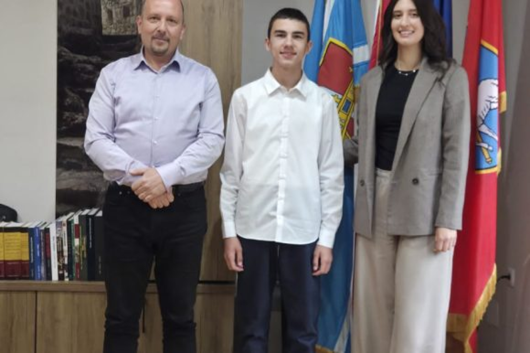Gradonačelnik Knina primio Filipa Jejinu koji je briljirao na državnom natjecanju iz matematike