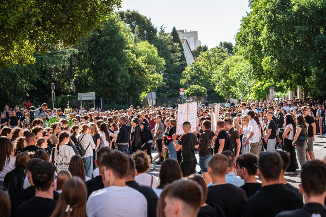 Maturanti na dan norijade odali počast Luki Milovcu: 'Zašto je trebalo doći do krvoprolića da se govori o promjenama?'