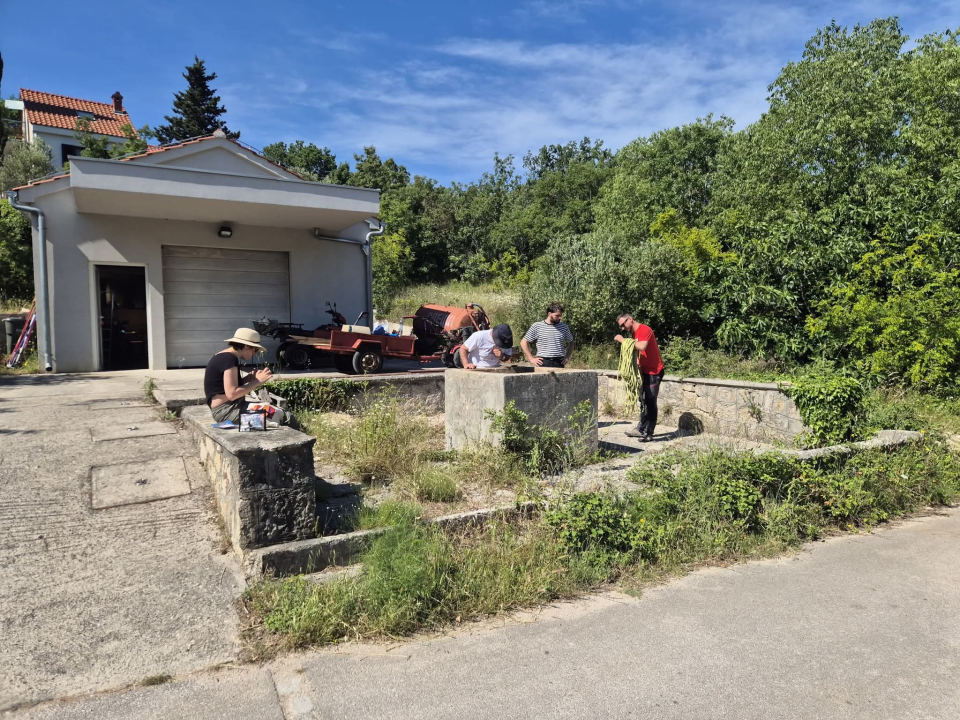 Zlarinjani zasukali rukave: U bunaru pronašli stare madrace, kolica i plastiku 