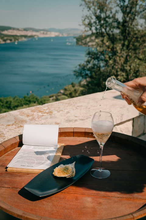 Oyster 22 predstavio autorsku kamenicu OYSTER KRKA by Mate Šučić