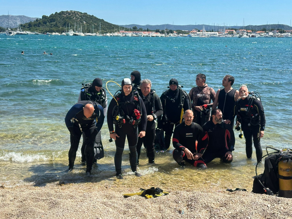 Ekološkoj akciji čišćenja podmorja u Murteru pridlužili se učenici OŠ Murterski škoji