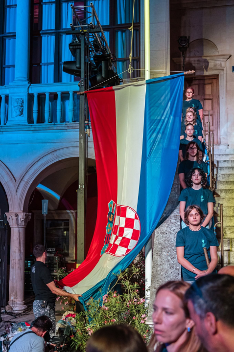 Otvoren MDF