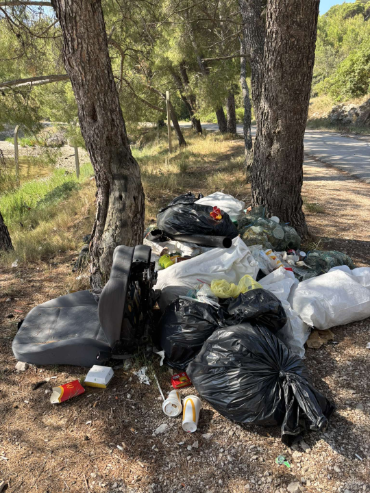 Smeće s pogledom na Šibenik: Volonteri vrijedno čiste, a otpad u uvali Dumboka opet se gomila