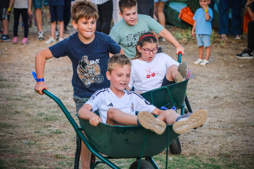 Prve 'Dječje užance' u Tribežiću oživjele tradicijske igre