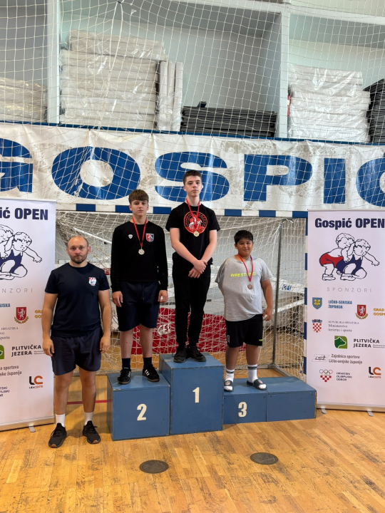 FOTO Franko Ercegović viceprvak Hrvatske u hrvanju, Šibenčani osvojili sedam medalja na Gospić Openu