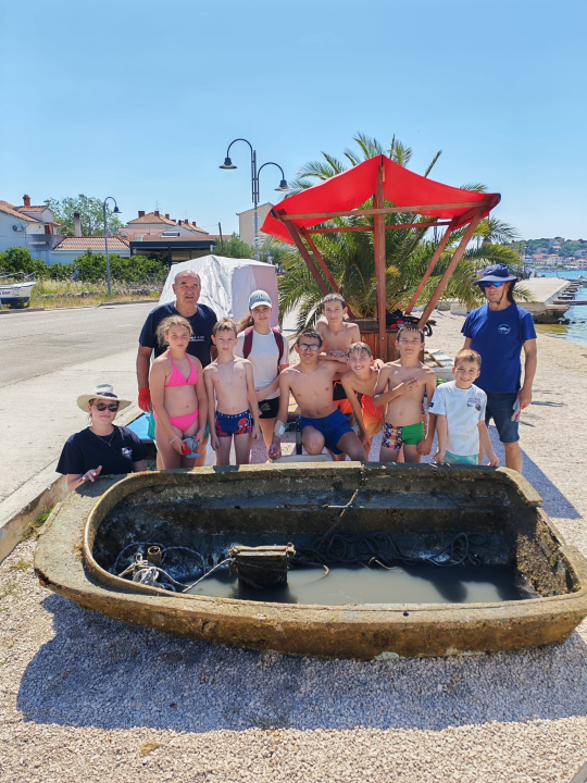 Volonteri svih generacija udružili snage u akciji čiščenja obale i plaža Rogoznice