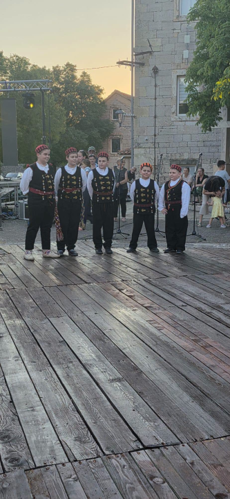 Održan 8. Prominski bronzin u Oklaju: Obilje dobre hrane, pjesme, smijeha i druženja
