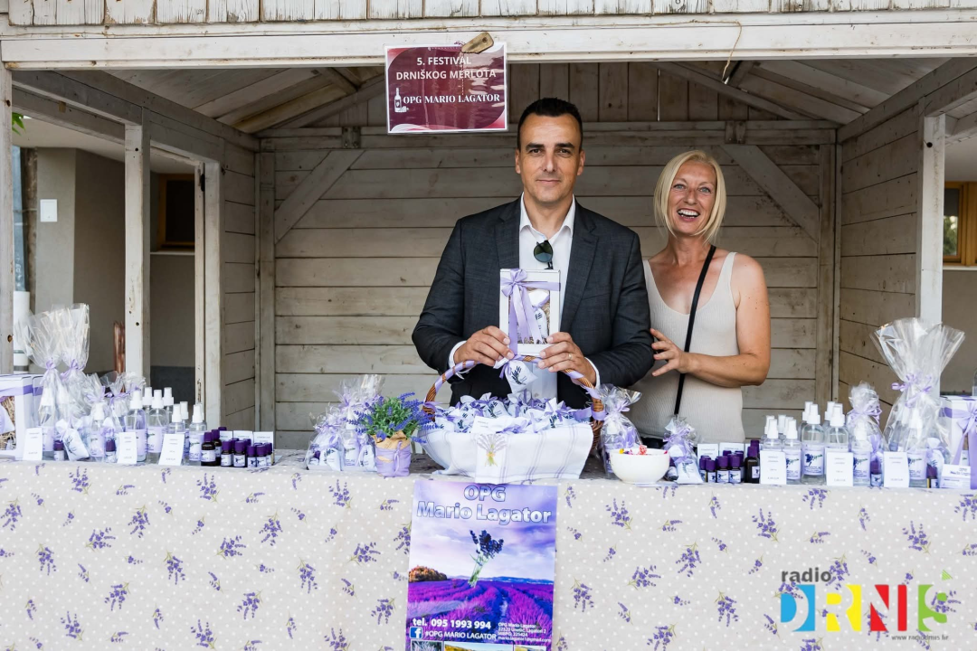 Festival drniškog merlota nastavlja se večeras: Vinari, delicije, Igor Cukrov i navijanje za Vatrene