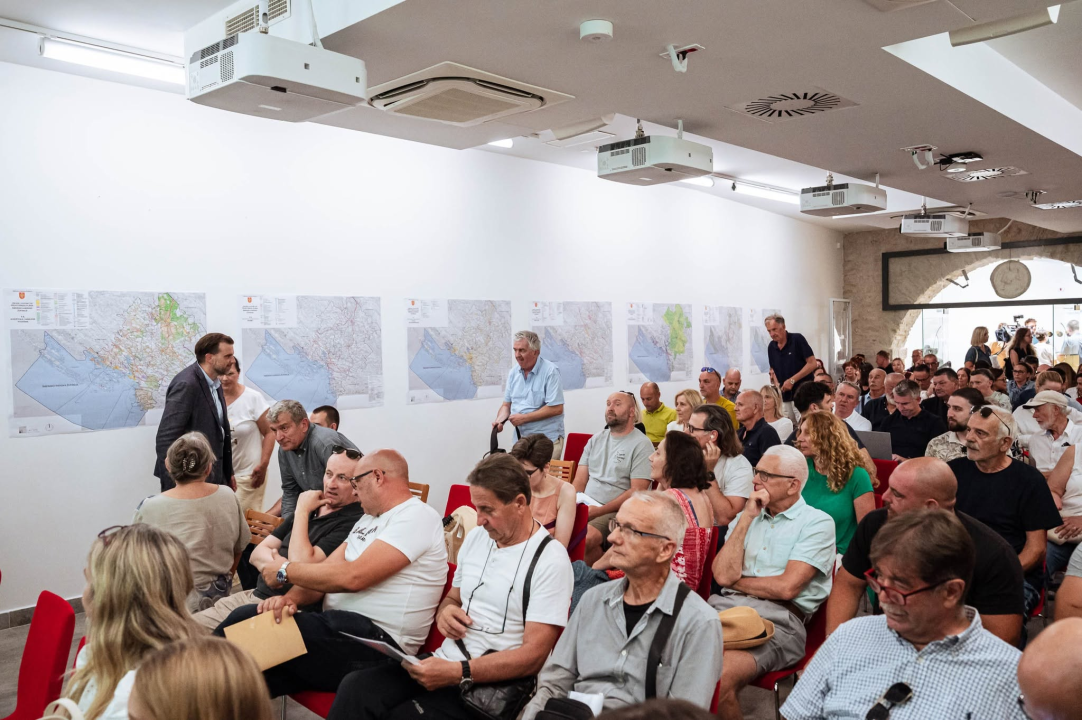 FOTO Mirno okupljanje, peticija, rasprava: Javna prezentacija županijskog prostornog plana izazvala nikad veći interes građana