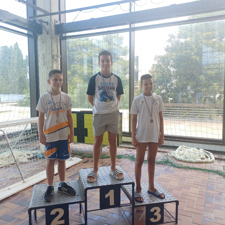 Plivački klub More sezonu završio sa sedam medalja, Luka Šupe prvak Dalmacije na 100 m delfin