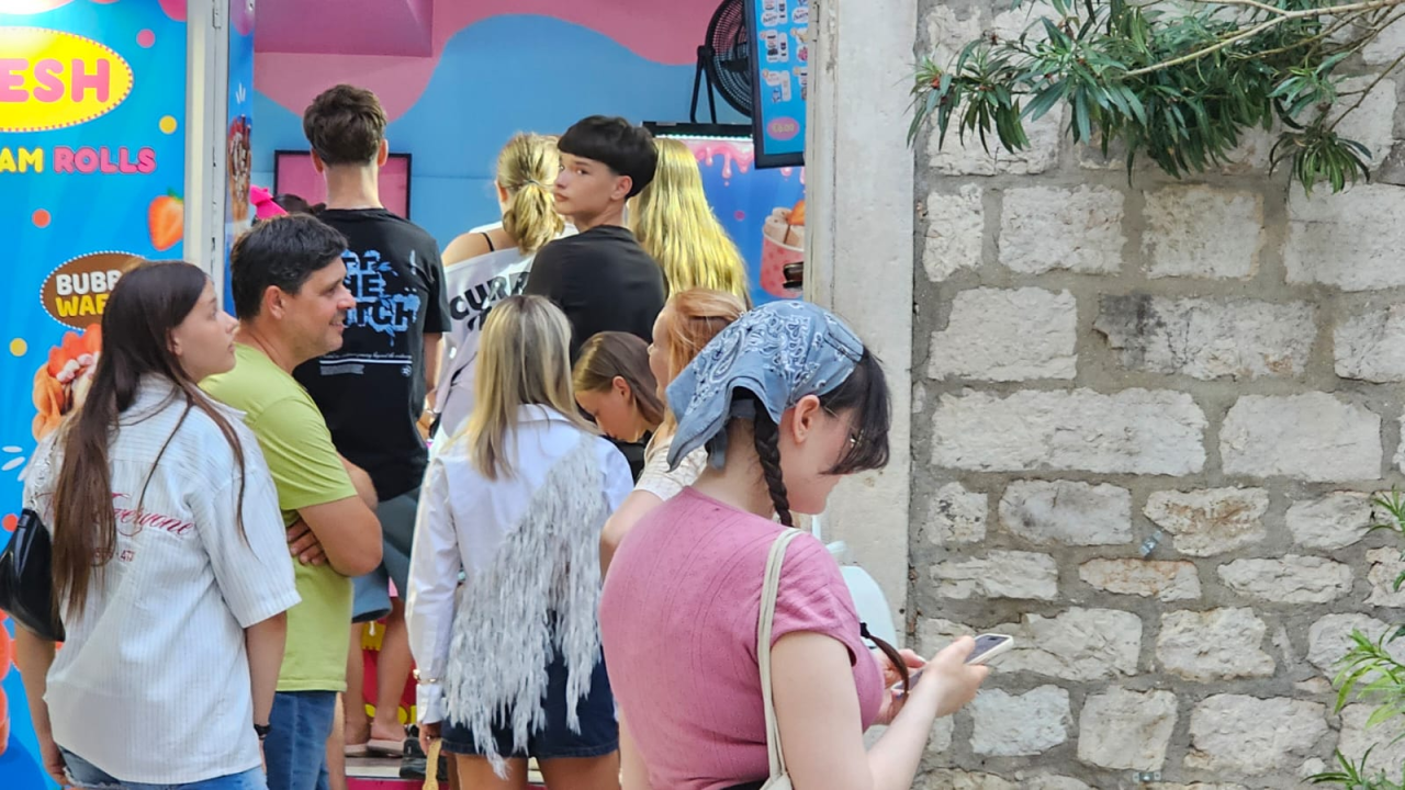 Kao i uvijek, oblaci promijenili planove turista: Umjesto plaže, pohrlili u grad