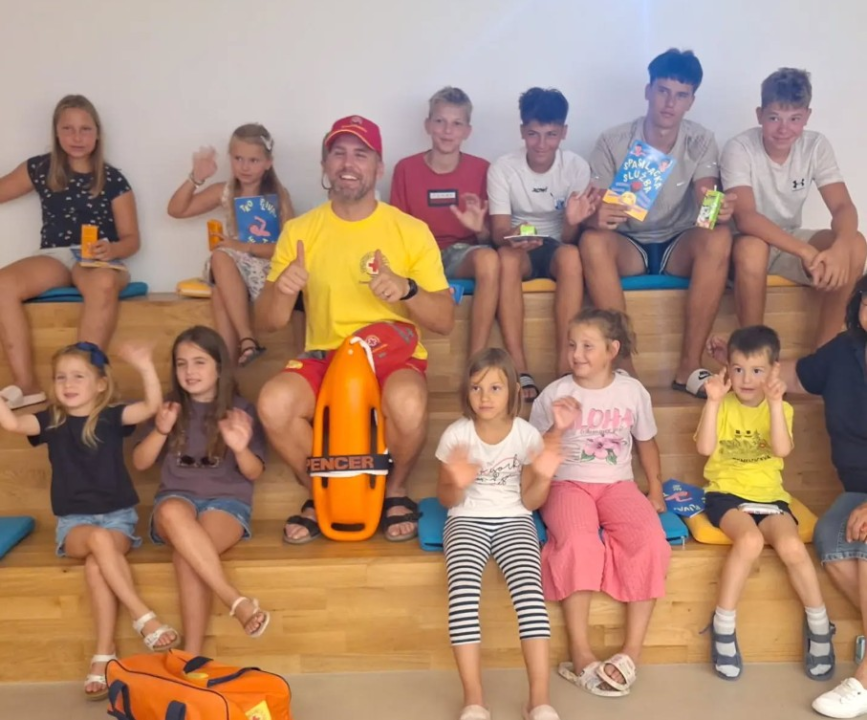 Znanje koje spašava živote: Edukativna radionica o sigurnosti na vodi okupila djecu na Zlarinu