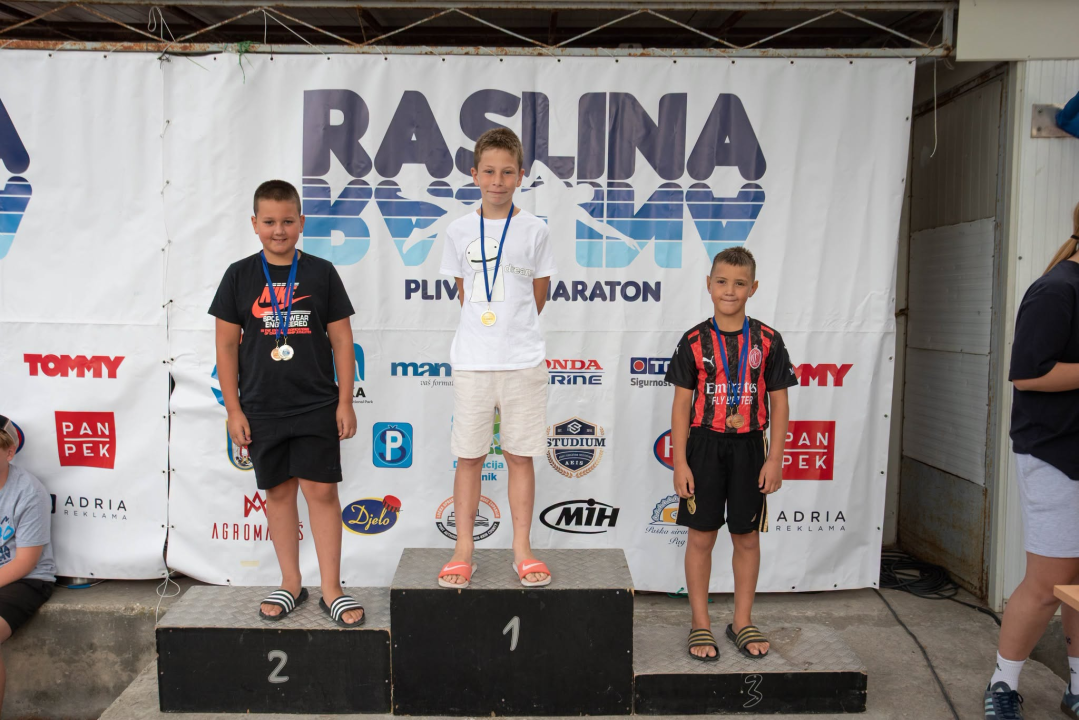 FOTO Rekordan broj natjecatelja na 16. Plivačkom maratonu u Raslini