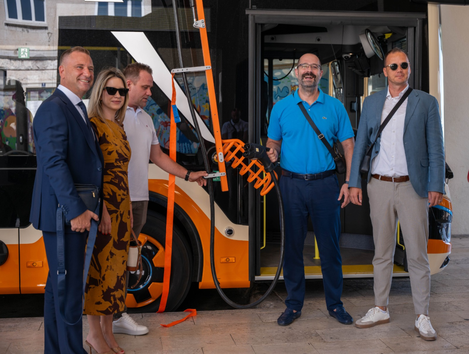 FOTO Šibenik spreman za dolazak električnih autobusa: Izgrađeno 12 punionica na kolodvoru