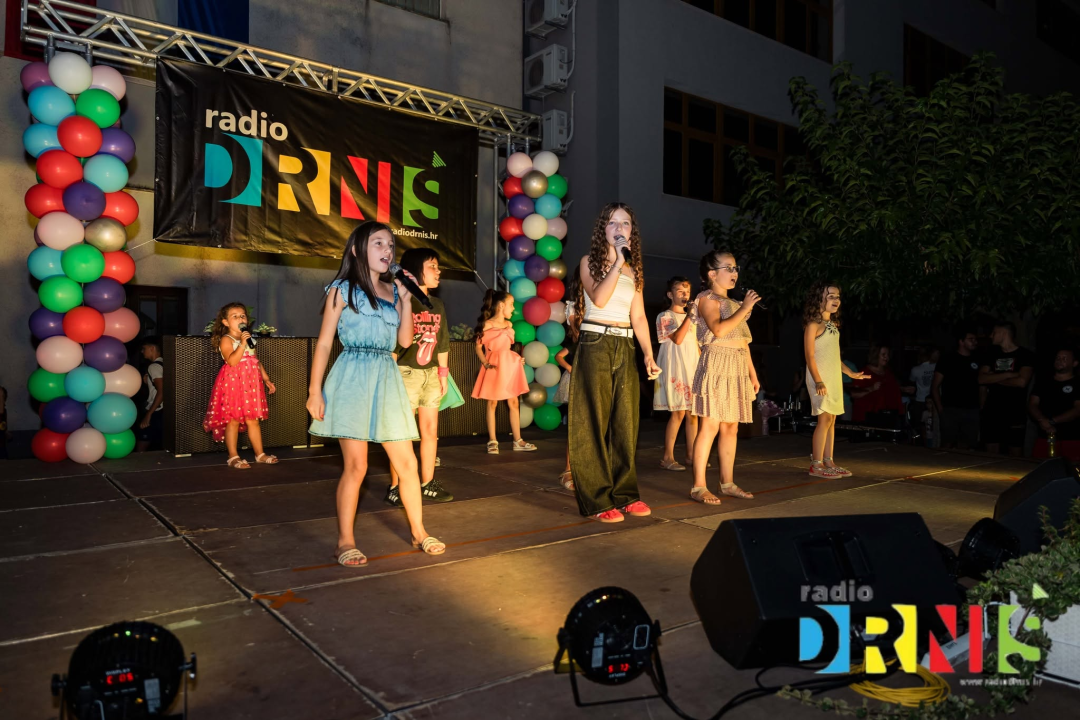 Mladi talenti oduševili: Katarina Trogrlić pobijedila na 6. MiniFEST-u Radio Drniša