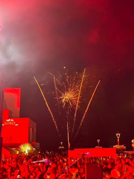 Pirovac svečano obilježio obljetnicu Oluje uz koncert Dalmatina, bakljadu i vatromet