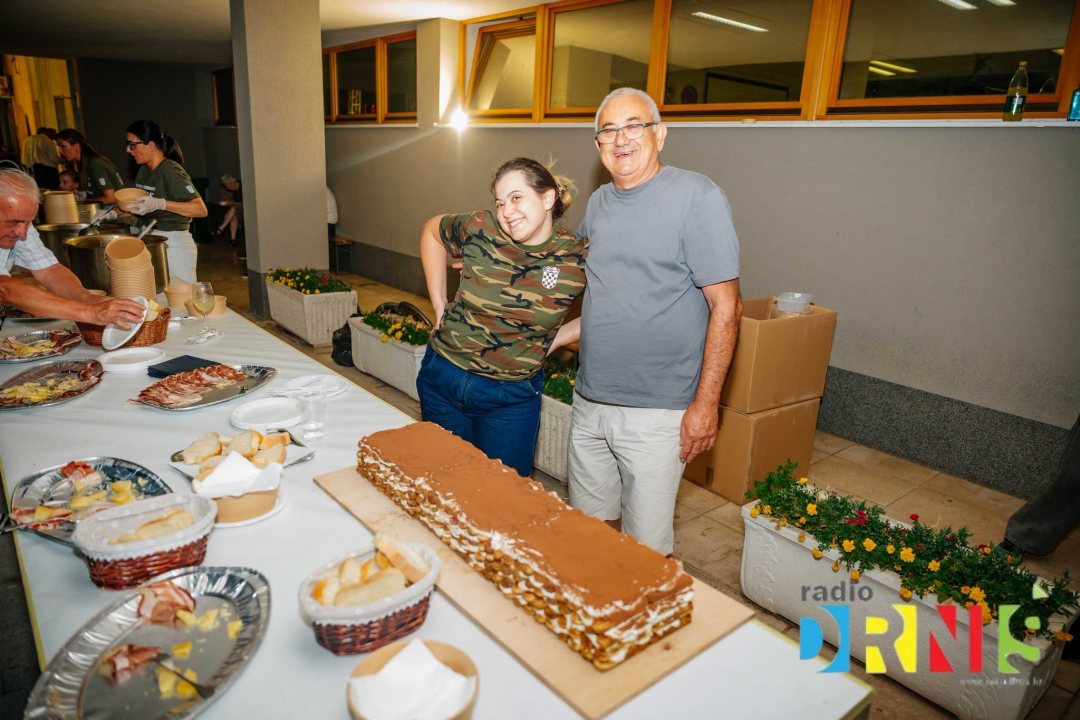 Budnicom i polaganjem vijenaca svečano obilježen Dan pobjede u Drnišu