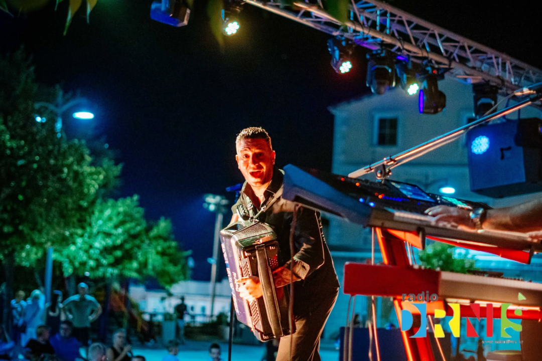 Budnicom i polaganjem vijenaca svečano obilježen Dan pobjede u Drnišu