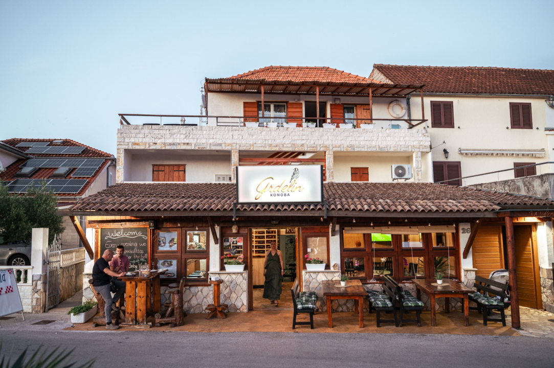 FOTO Kad Mirakul zasvira, Grdelin poslužuje: Peka, riba i steakovi za ljetnu večer koju ne želite propustiti!