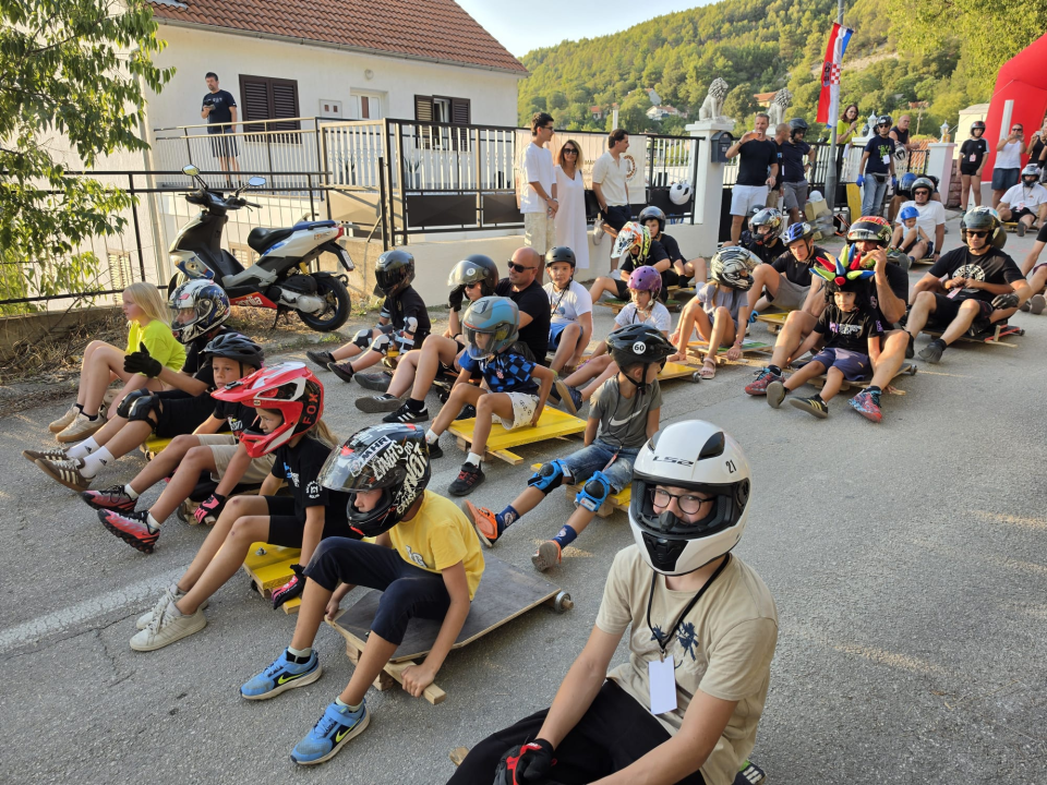 Održana deveta utrka karića u Rupama: Tradicija koja spaja sve generacije
