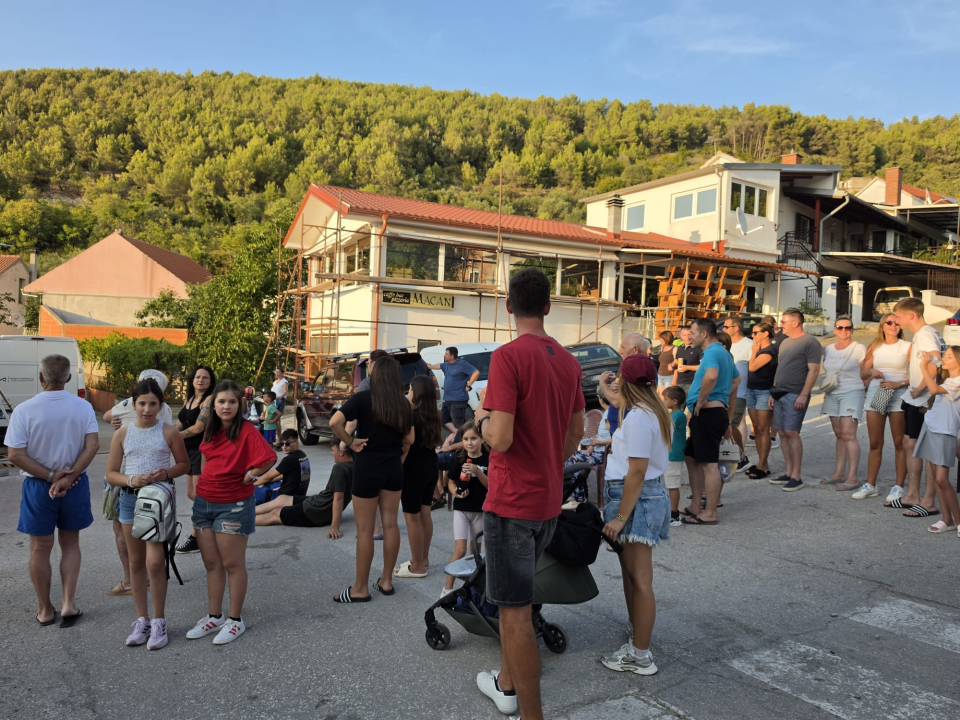 Održana deveta utrka karića u Rupama: Tradicija koja spaja sve generacije