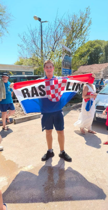 Zlatni vaterpolist Vito Lokas dočekan u Raslini: 'Želimo mu još puno medalja za najdražu boju kapice'