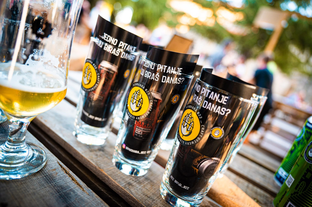 FOTO Beer & Terrace Festival donosi kviz, stand-up, više od 12 vrsta piva i dobru zabavu na Šubićevcu 