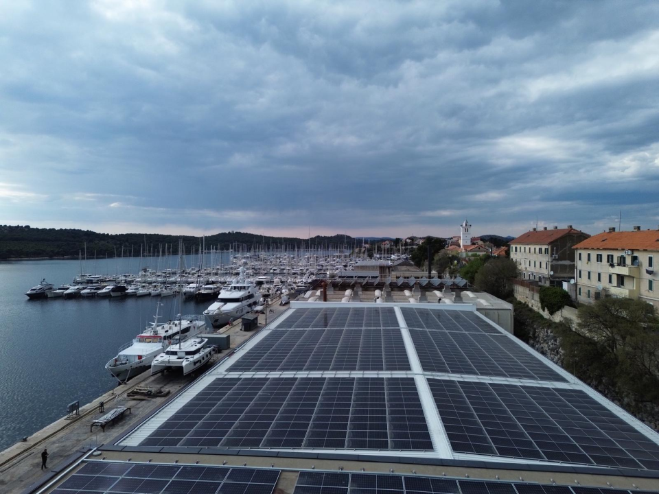 FOTO Uz šibensku tvrtku Elektro AB prijavite se na poticaje za ugradnju solarnih elektrana! 