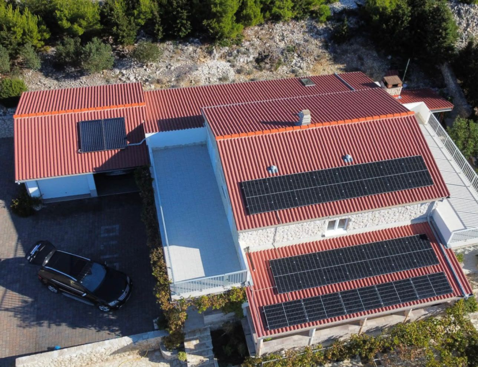 FOTO Uz šibensku tvrtku Elektro AB prijavite se na poticaje za ugradnju solarnih elektrana! 