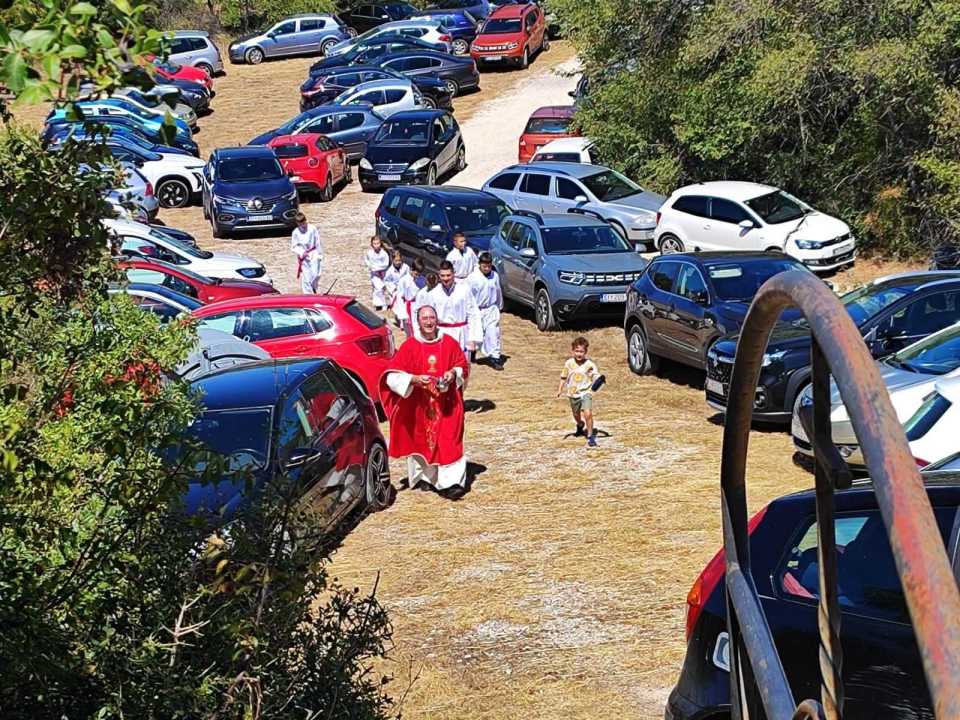 Svečano u šibenskom zaleđu: Blagoslovljeni automobili, vozači i putnici