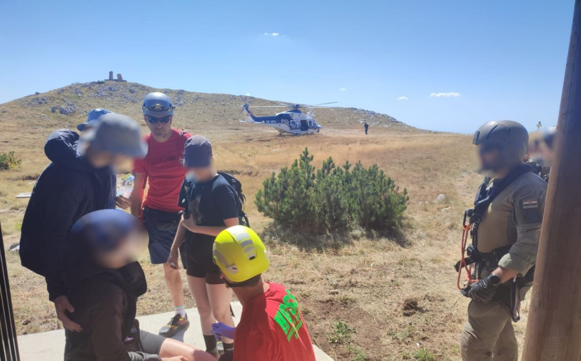 Šibenski HGSS ponovno u akciji na Dinari: Helikopterom spašena ozlijeđena planinarka