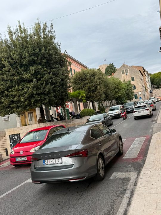 FOTO Palo par kapi kiše i Šibenik se začepio od automobila