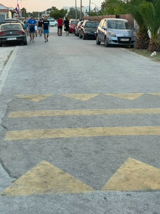 FOTO Neučinkoviti uspornici u Brodarici: 'Samo pukom srećom nije došlo do teške nesreće prije par dana'