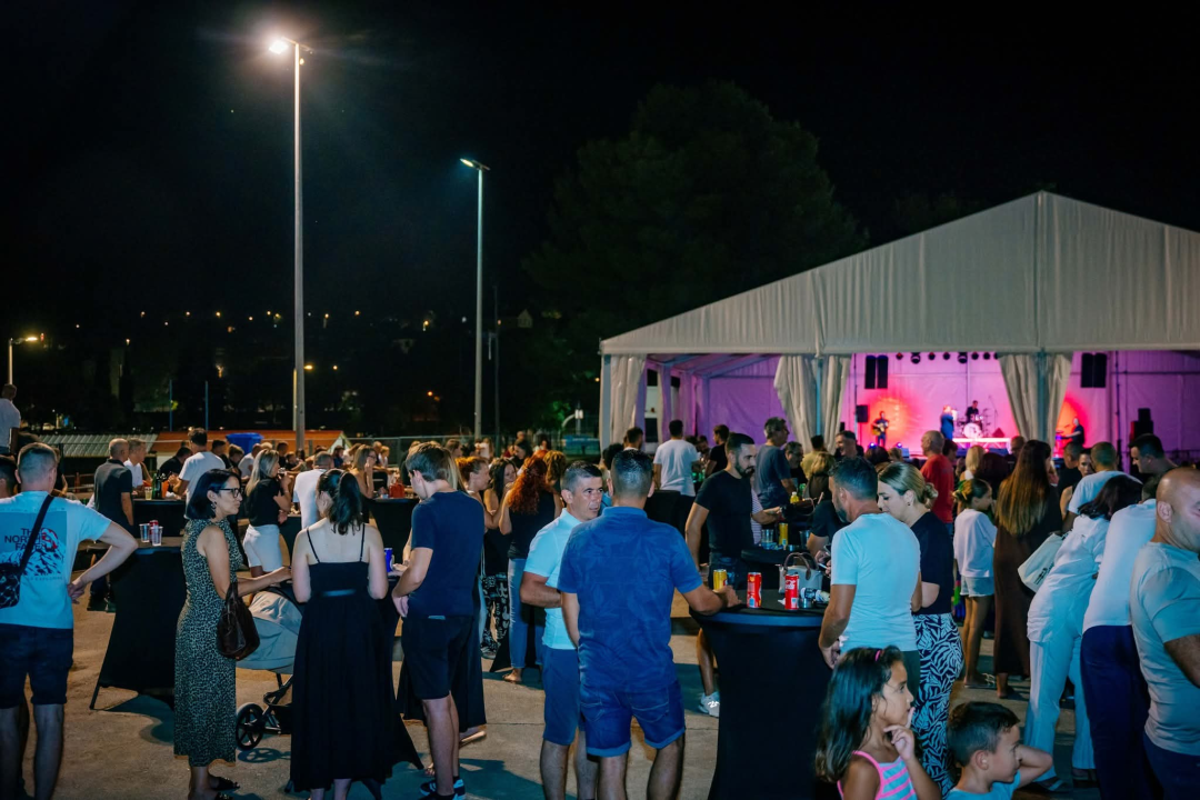 Otvoren Festival pršuta u Drnišu, župan Rakić najtanjom fetom proglasio početak 