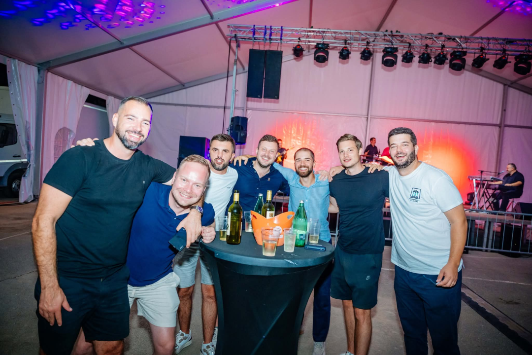 Otvoren Festival pršuta u Drnišu, župan Rakić najtanjom fetom proglasio početak 