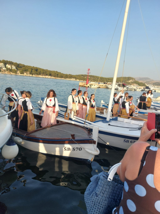 Nakon godina stanke održana ženska regata u drvenim gajetama