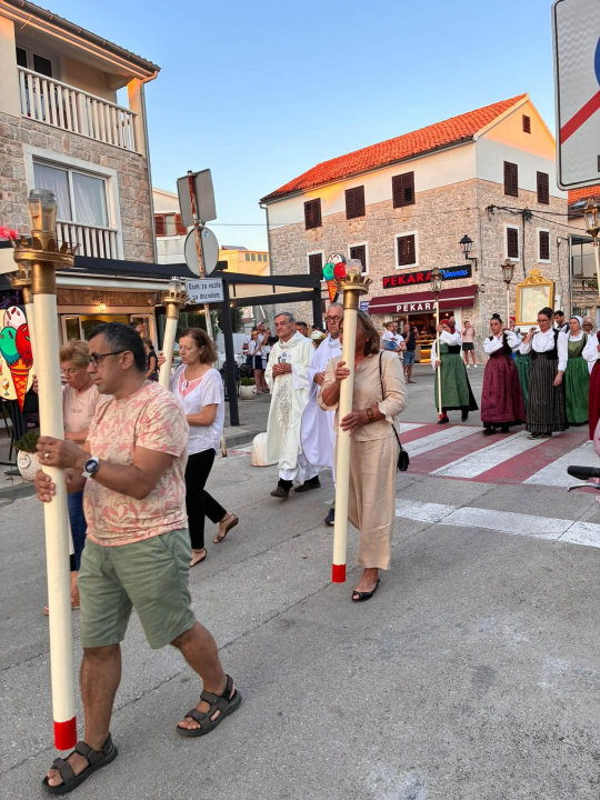 Procesija u Pirovcu