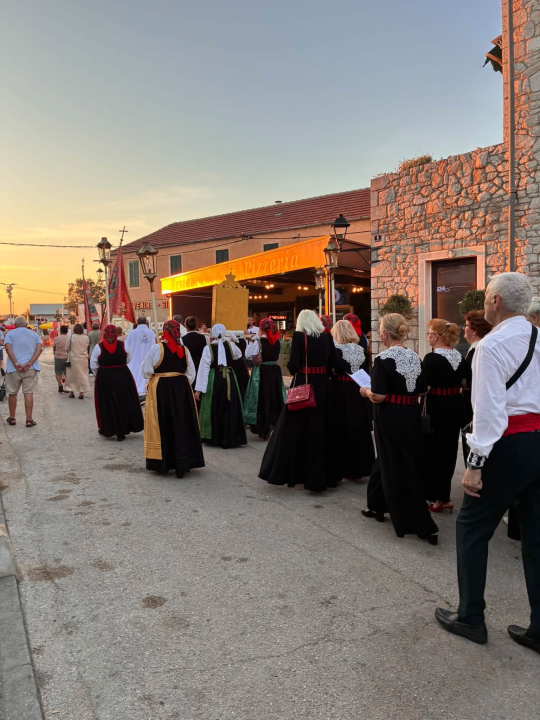 Procesija u Pirovcu