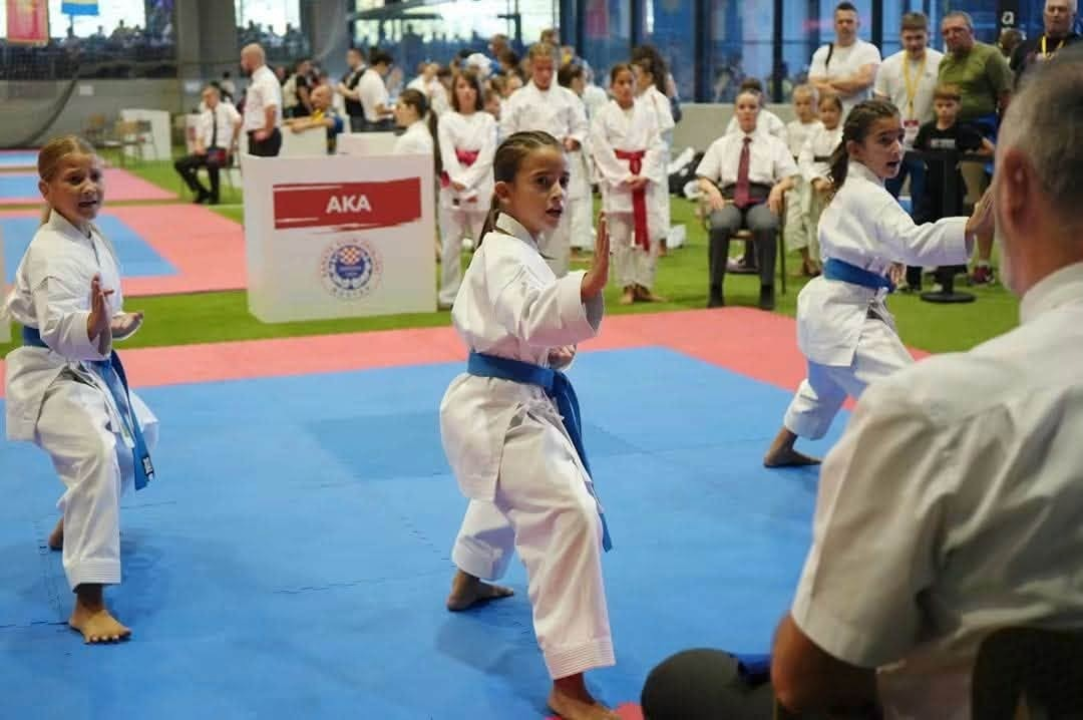 FOTO Karataši Okita u jednom vikendu na dva turnira do deset medalja u borbama i devet u katama