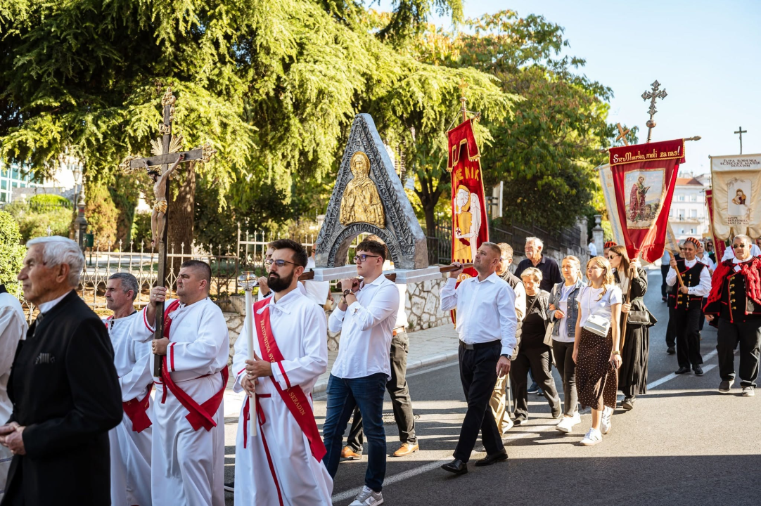 Šibenik proslavio svog zaštitnika: Održana svečana procesija i misa povodom blagdana sv. Mihovila