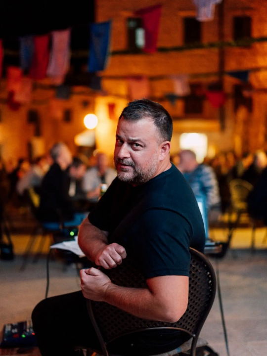 Dean Kotiga okupio kvizaše kod katedrale