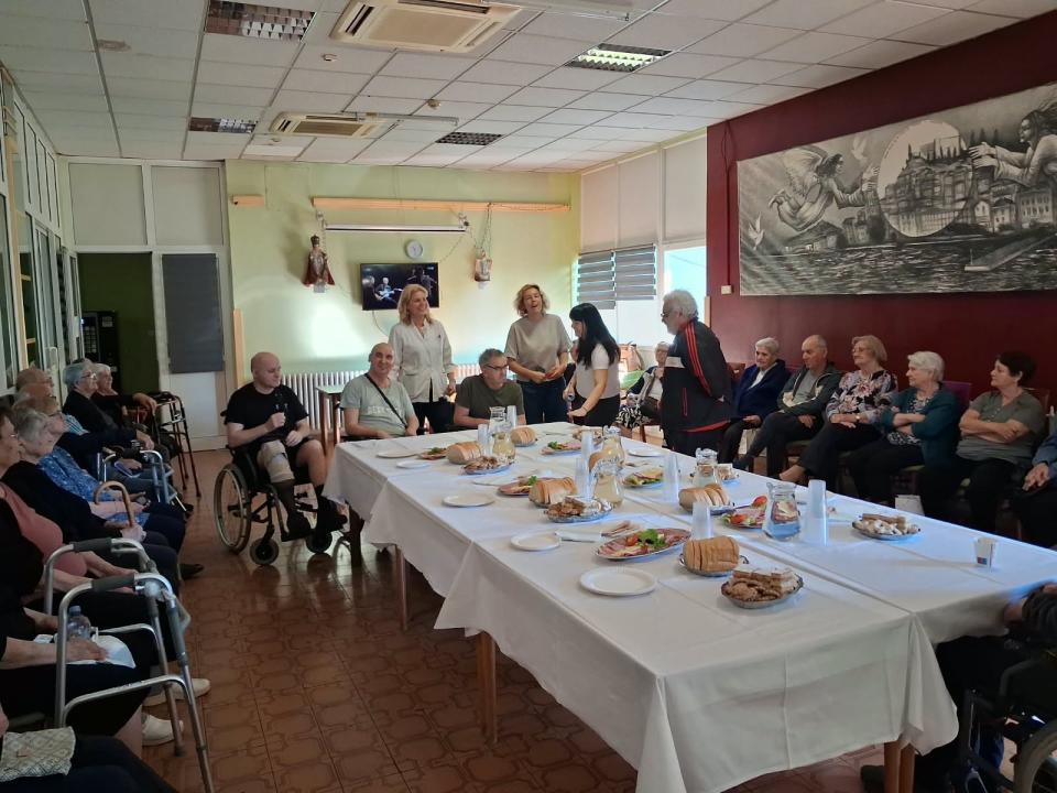 Pjesmom i druženjem u Cvjetnom domu obilježili Međunarodni dan starijih osoba