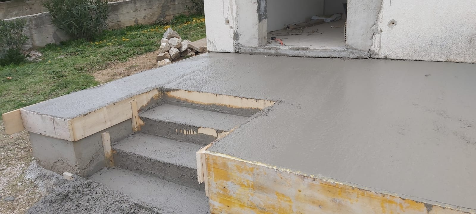 Bilo da se radi o manjoj adaptaciji ili većem građevinskom projektu, s Vitez Gradnjom nećete pogriješiti!
