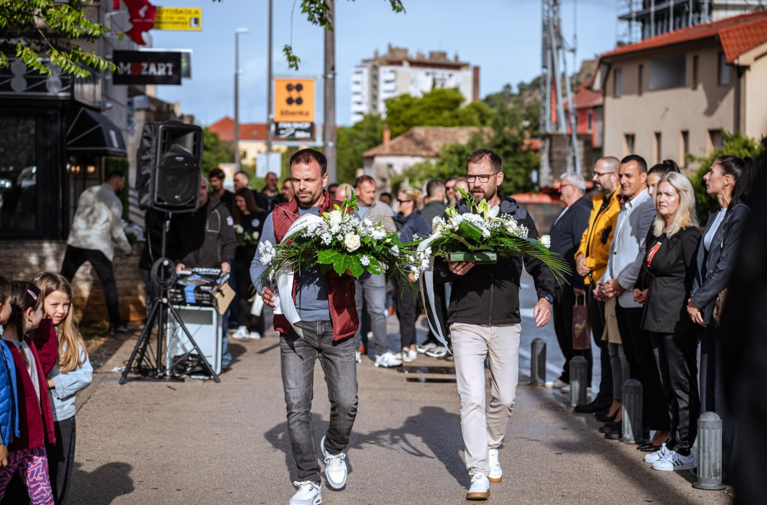 Rođendan košarkaškog Mozarta: Šibenčani uz pjesmu i balone odali počast svom Draženu