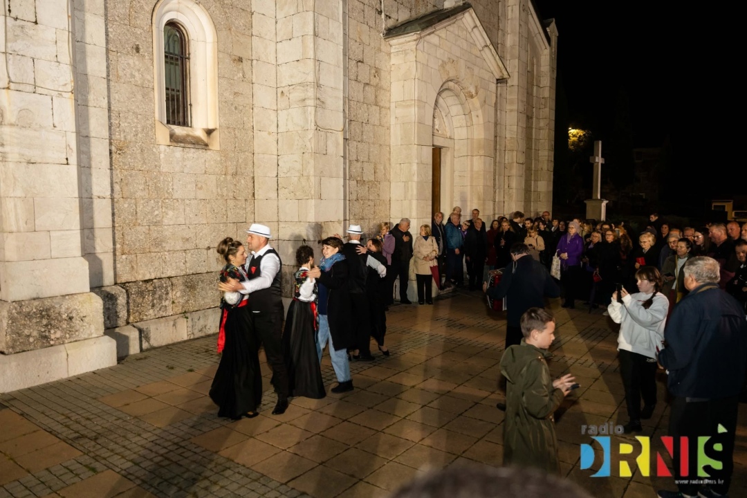 Održan festival 'Jubilate Deo' u Drnišu: Pjevači i zborovi ispunili crkvu Gospe od Ružarija