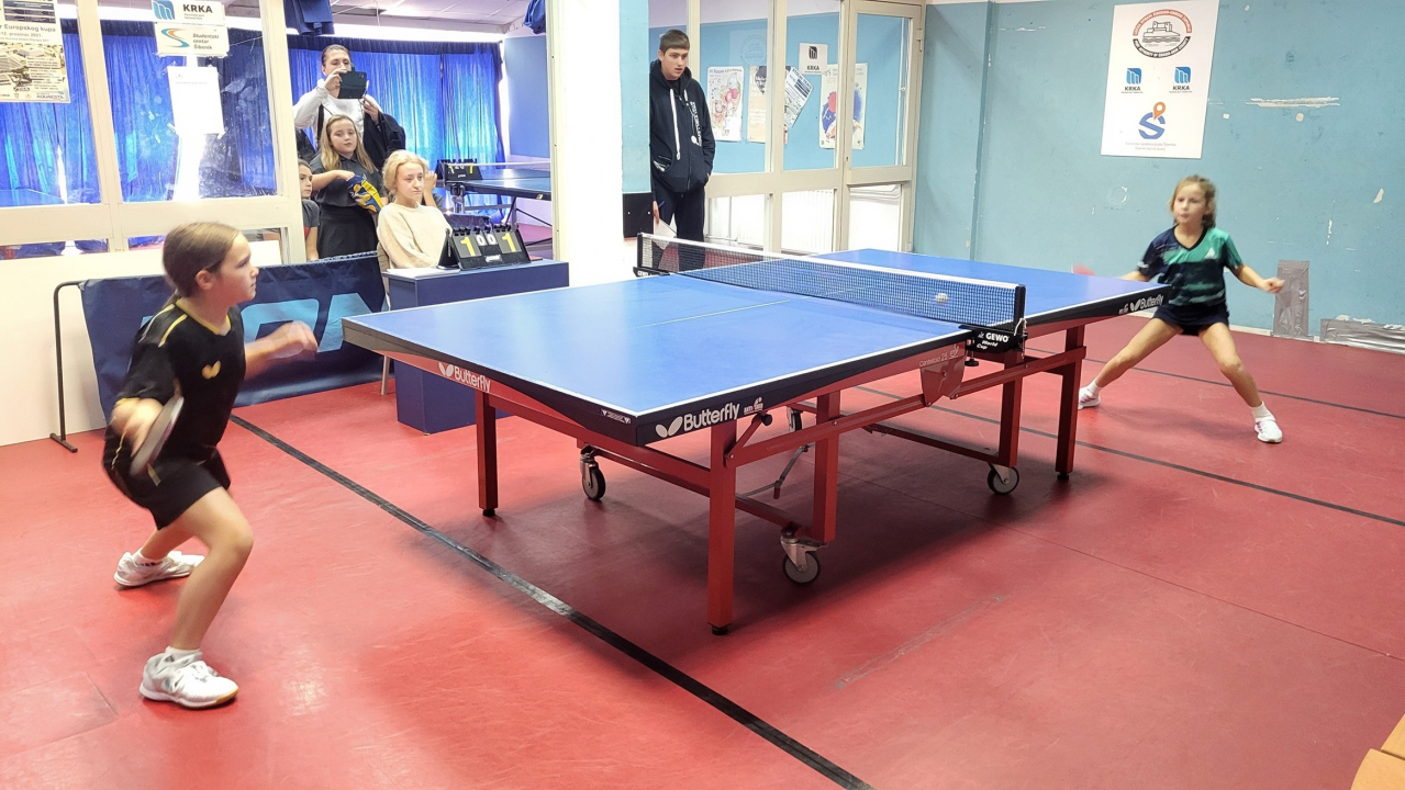 FOTO Stolnoteniski klub Šibenik bio domaćin regionalnog turnira: Debitirale tri sestre Tanfara